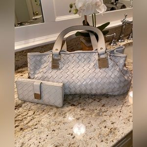 MICHAEL KORS DESIGNER HANDBAG WITH MATCHING WALLET